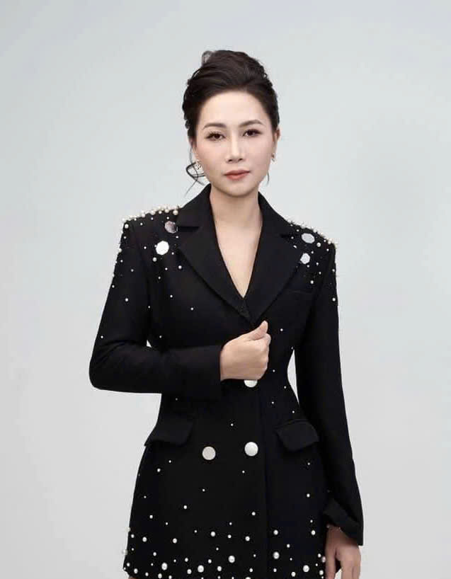 Hồng Nhung Lapari chia sẻ khí chất phụ nữ từ hành trình Đào Lành